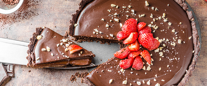 CHOCOLATE BERRY CAKE