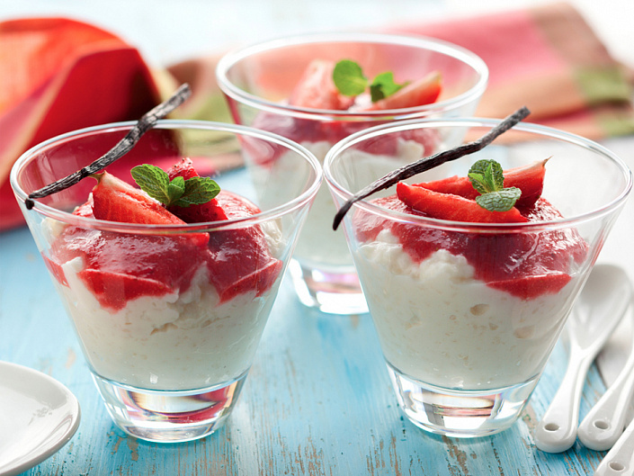 COCONUT-RICE PUDDING WITH BERRY SAUCE