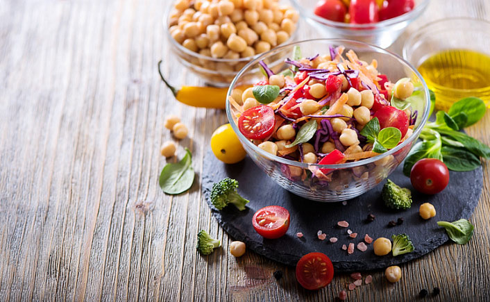 “NEW YEAR’S SALUTE” – CHICKPEA AND VEGETABLE SALAD