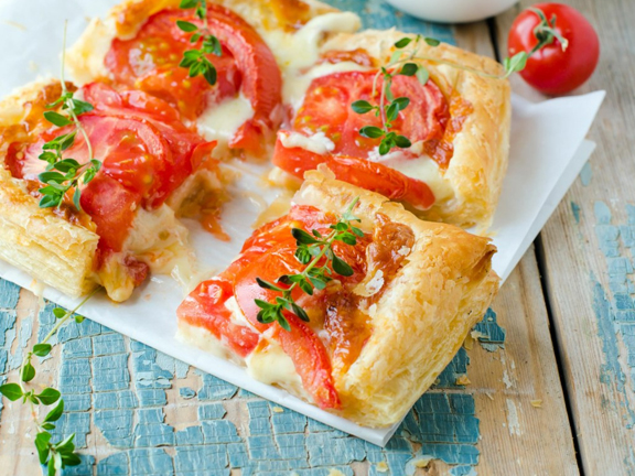 PUFF PASTRY WITH TOMATOES