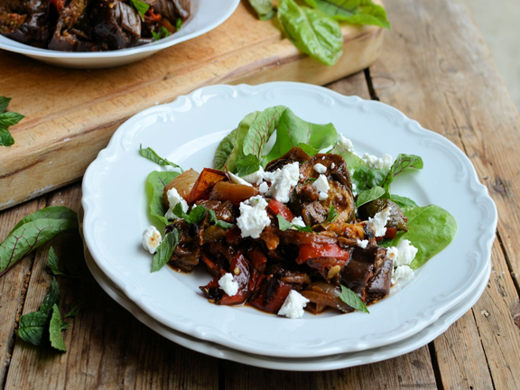 SALAD WITH GOAT CHEESE AND EGGPLANT