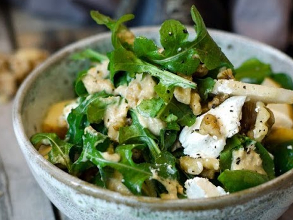 SALAD WITH SOFT CHEESE AND PEAR