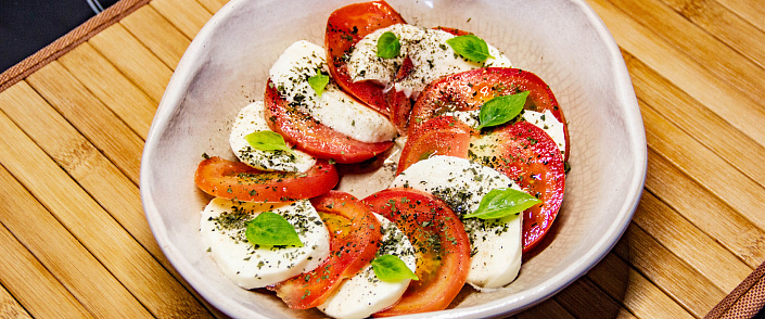 SALAD WITH TOMATOES, MOZZARELLA AND BASIL