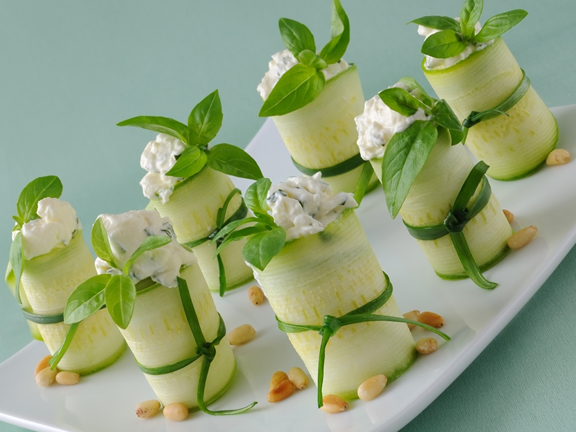 VEGETARIAN ROLLS WITH COTTAGE CHEESE CREAM