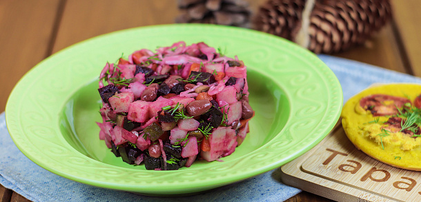 VINAIGRETTE WITH SAUERKRAUT AND PICKLES